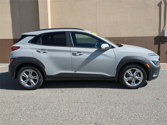 2023 Hyundai Kona SEL photo 2