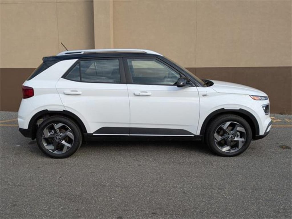 New 2025 Hyundai Venue Limited SUV