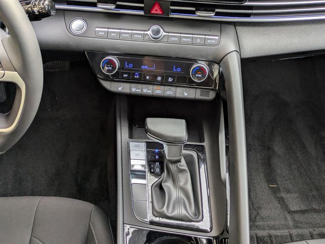 2025 Hyundai Elantra SEL - Photo 18