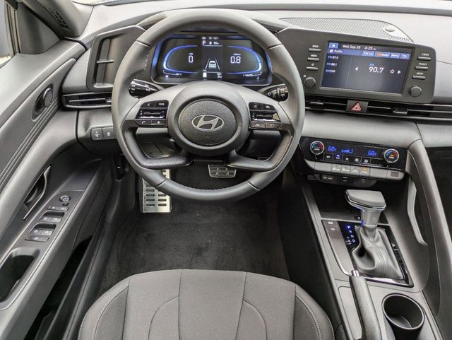 2025 Hyundai Elantra SEL - Photo 15