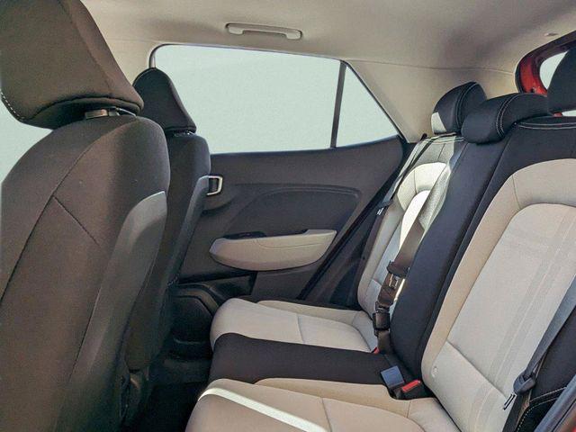 2025 Hyundai Venue SEL - Photo 10