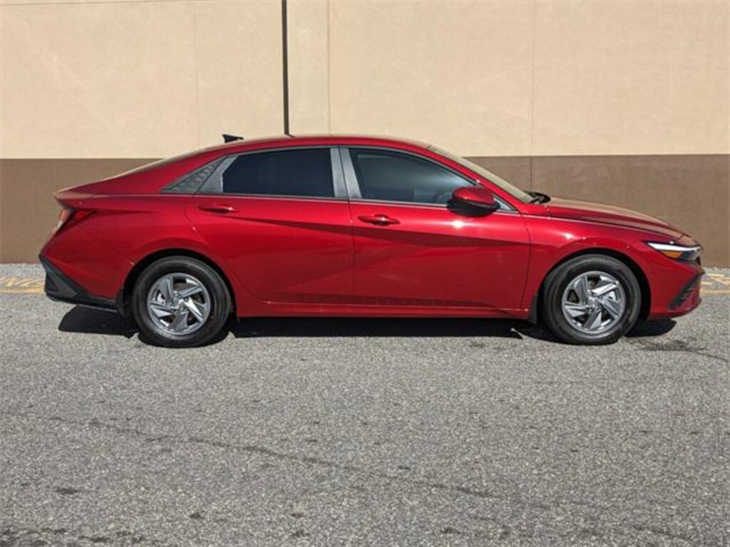 New 2025 Hyundai Elantra SE Sedan