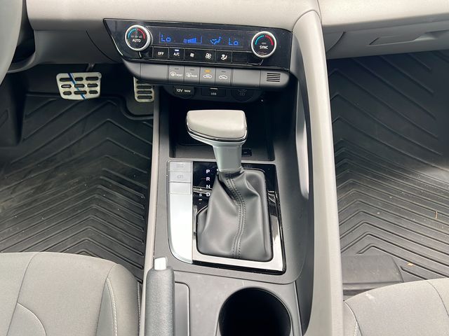 2025 Hyundai Elantra SEL - Photo 17