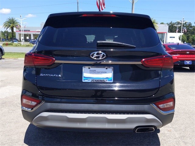 2019 Hyundai Santa Fe SE photo 2