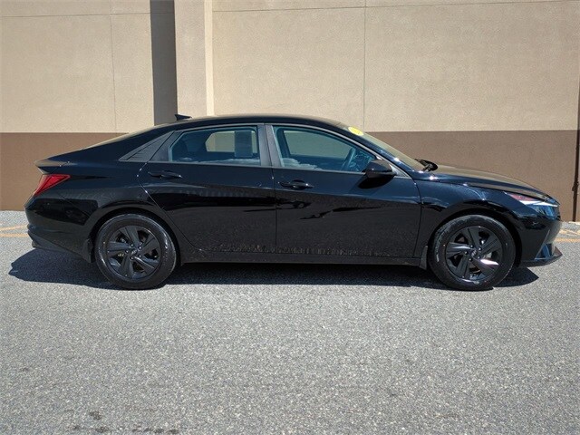 2023 Hyundai Elantra Blue photo 2