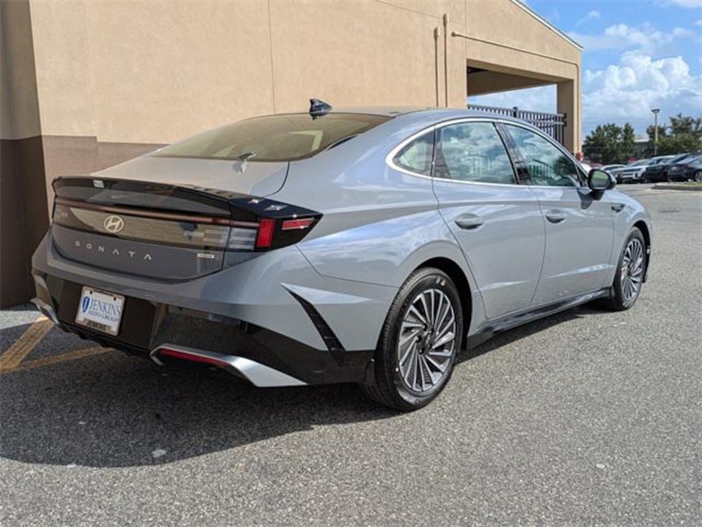 New 2025 Hyundai Sonata Hybrid SEL Sedan