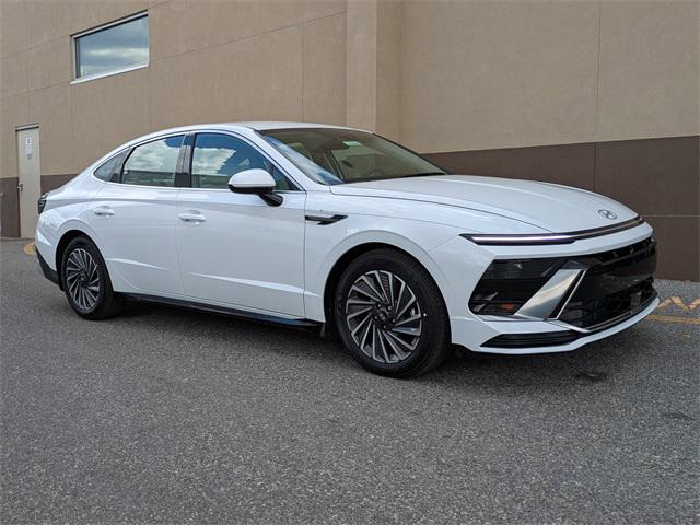 2025 Hyundai Sonata Hybrid SEL photo 2
