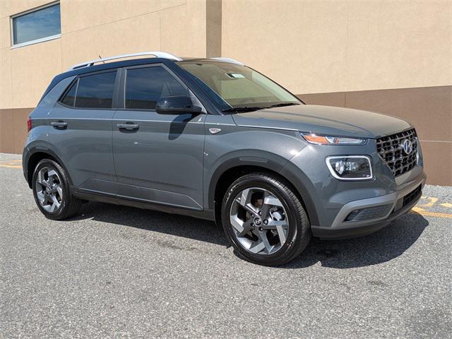 2025 Hyundai Venue Limited photo 2