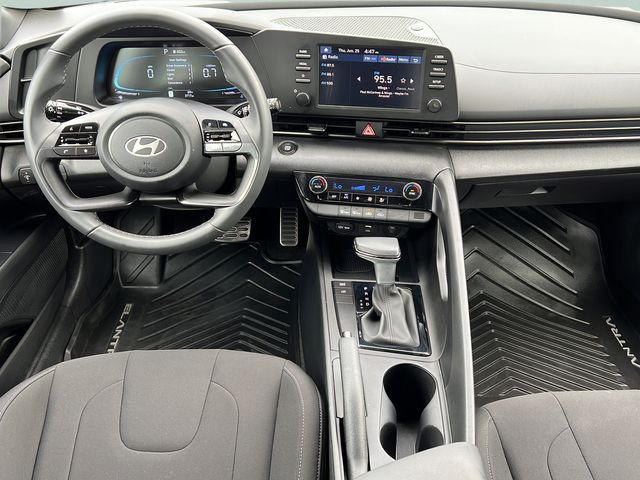 2025 Hyundai Elantra SEL - Photo 11