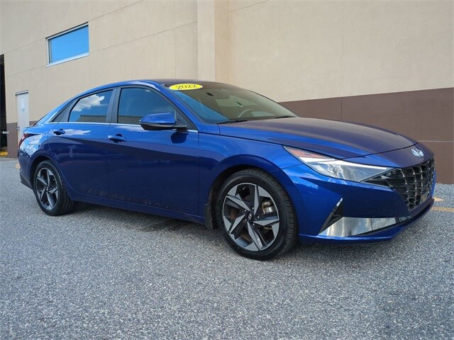 2022 Hyundai Elantra SEL photo 2