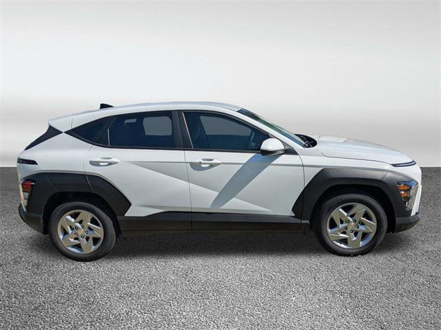 2026 Hyundai Kona SE photo 2