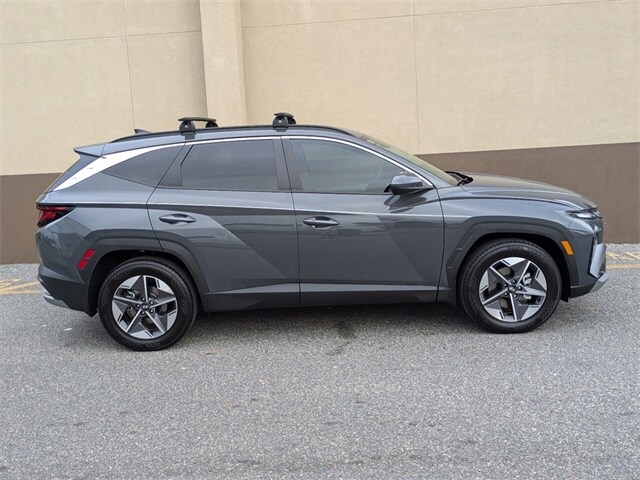 2025 Hyundai Tucson SEL photo 2