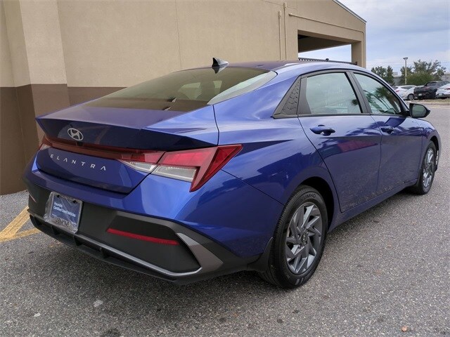 2024 Hyundai Elantra SEL photo 4