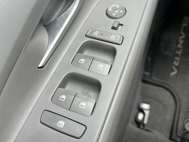 2025 Hyundai Elantra SEL - Photo 21