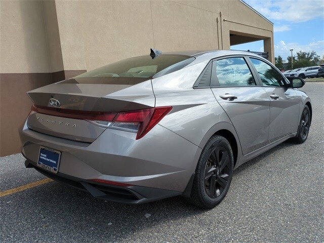 2021 Hyundai Elantra SEL photo 4