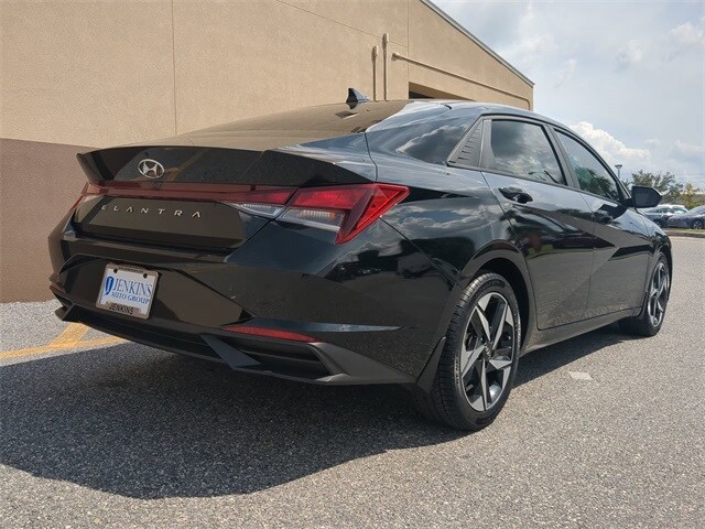 2023 Hyundai Elantra SEL photo 4