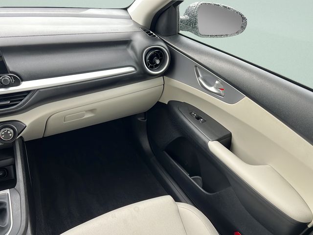 2023 Kia Forte LXS - Photo 14