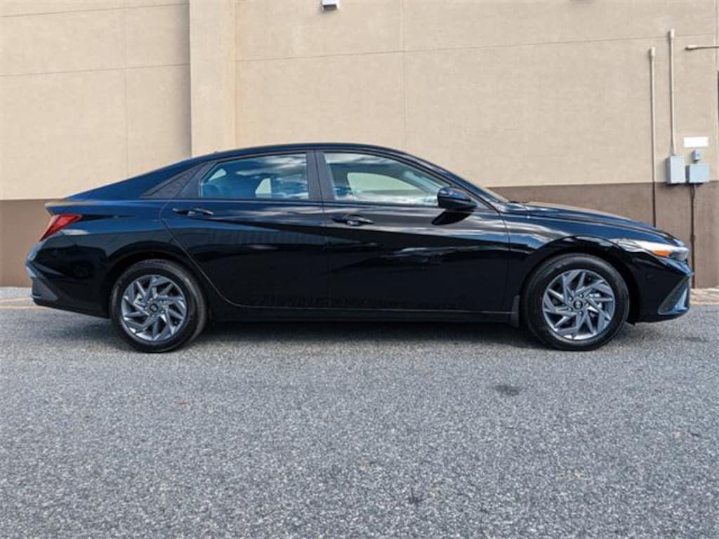 New 2025 Hyundai Elantra SEL Sport Sedan