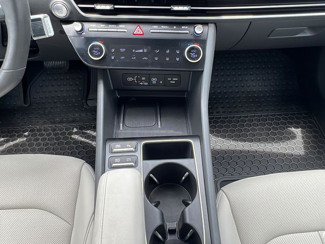 2025 Hyundai Sonata Hybrid Limited - Photo 18