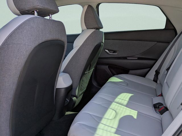 2025 Hyundai Elantra Limited - Photo 11