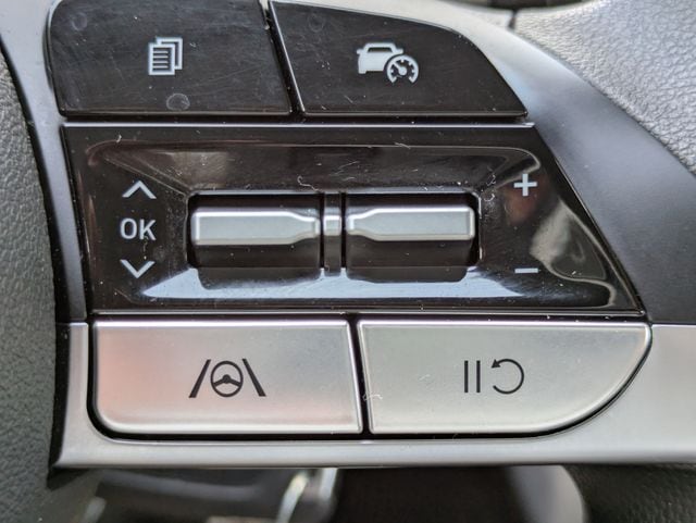 2025 Hyundai Elantra SE - Photo 23