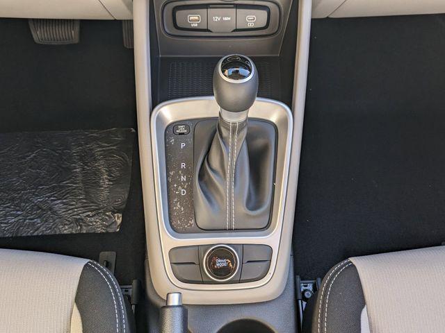 2025 Hyundai Venue SEL - Photo 23
