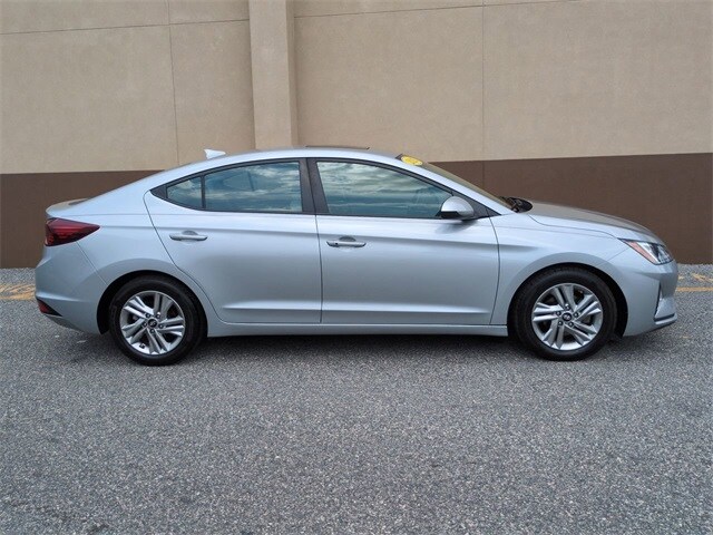 2020 Hyundai Elantra Value Edition photo 3