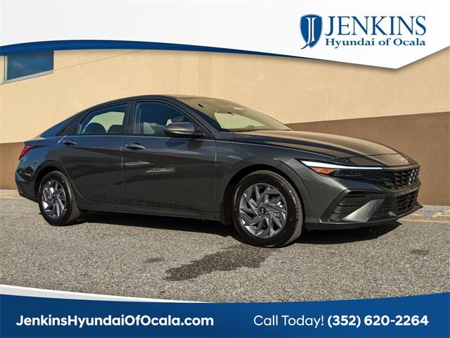2025 Hyundai Elantra SEL's photo