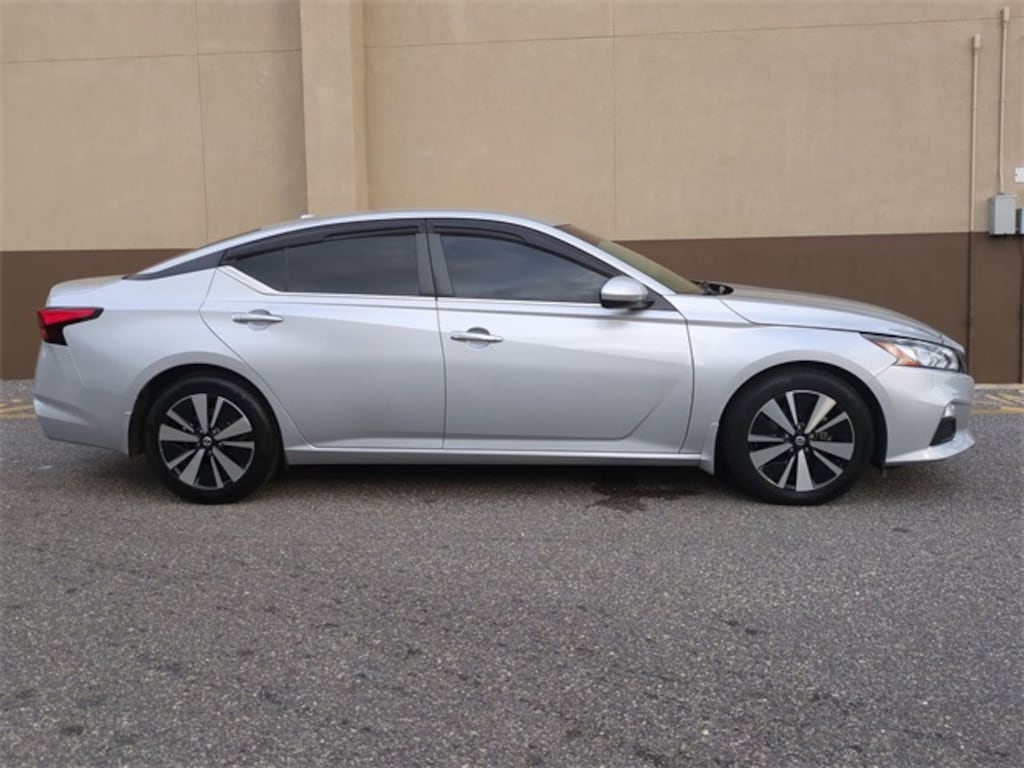 Used 2022 Nissan Altima 2.5 SV Sedan