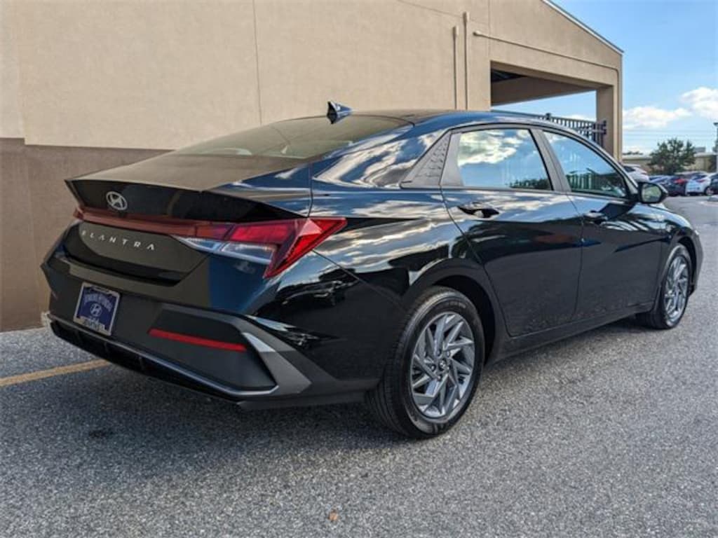 New 2025 Hyundai Elantra SEL Sport Sedan