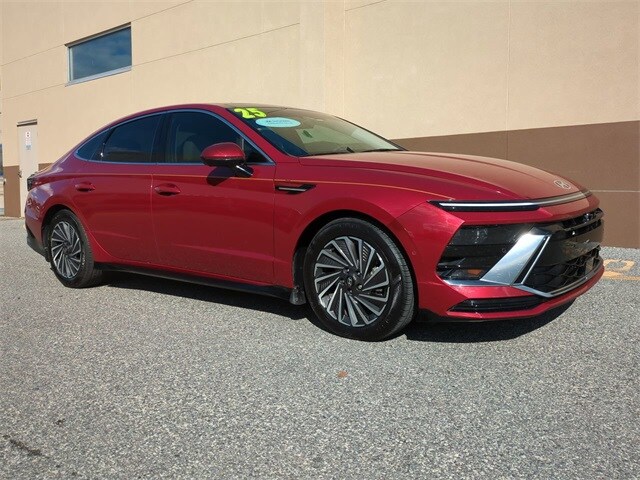 2025 Hyundai Sonata Hybrid Limited photo 2