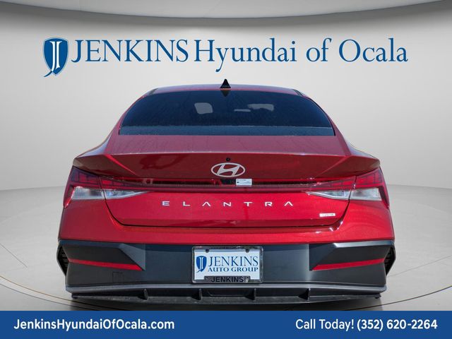 2025 Hyundai Elantra Limited - Photo 4