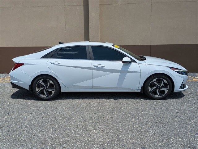 2023 Hyundai Elantra Limited photo 3