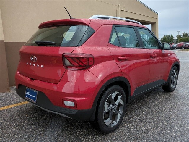 2023 Hyundai Venue Limited photo 3
