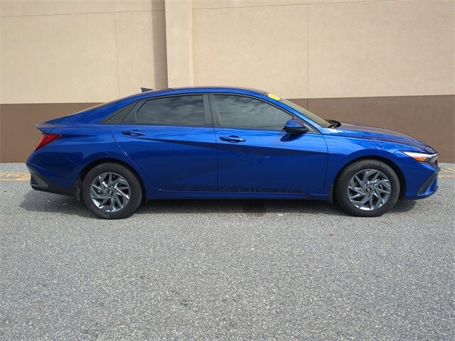 2024 Hyundai Elantra Hybrid Blue photo 3