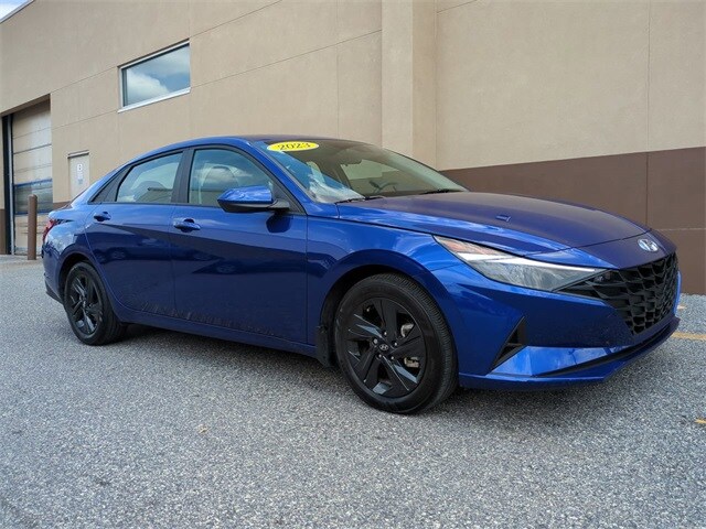 2023 Hyundai Elantra SEL photo 2