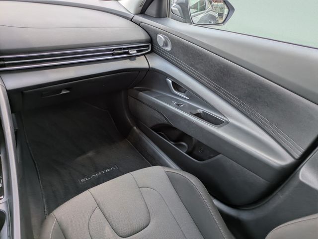 2025 Hyundai Elantra SE - Photo 14
