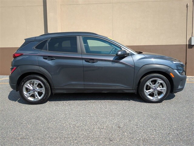 2022 Hyundai Kona SEL photo 2
