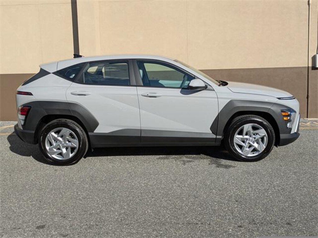 New 2026 Hyundai Kona SE FWD SUV