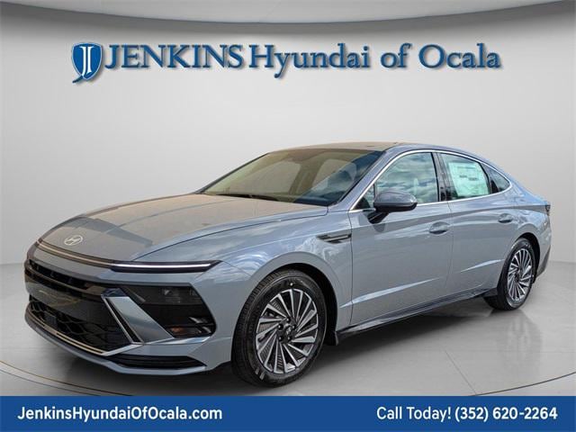 2025 Hyundai Sonata Hybrid Sedan 