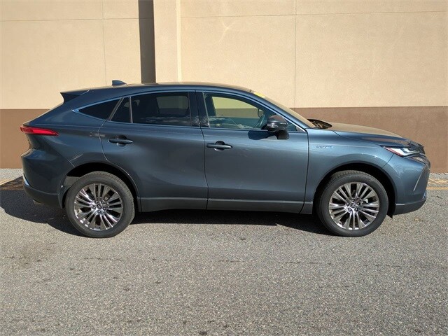 2021 Toyota Venza XLE photo 3