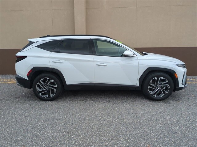 2025 Hyundai Tucson Limited photo 3