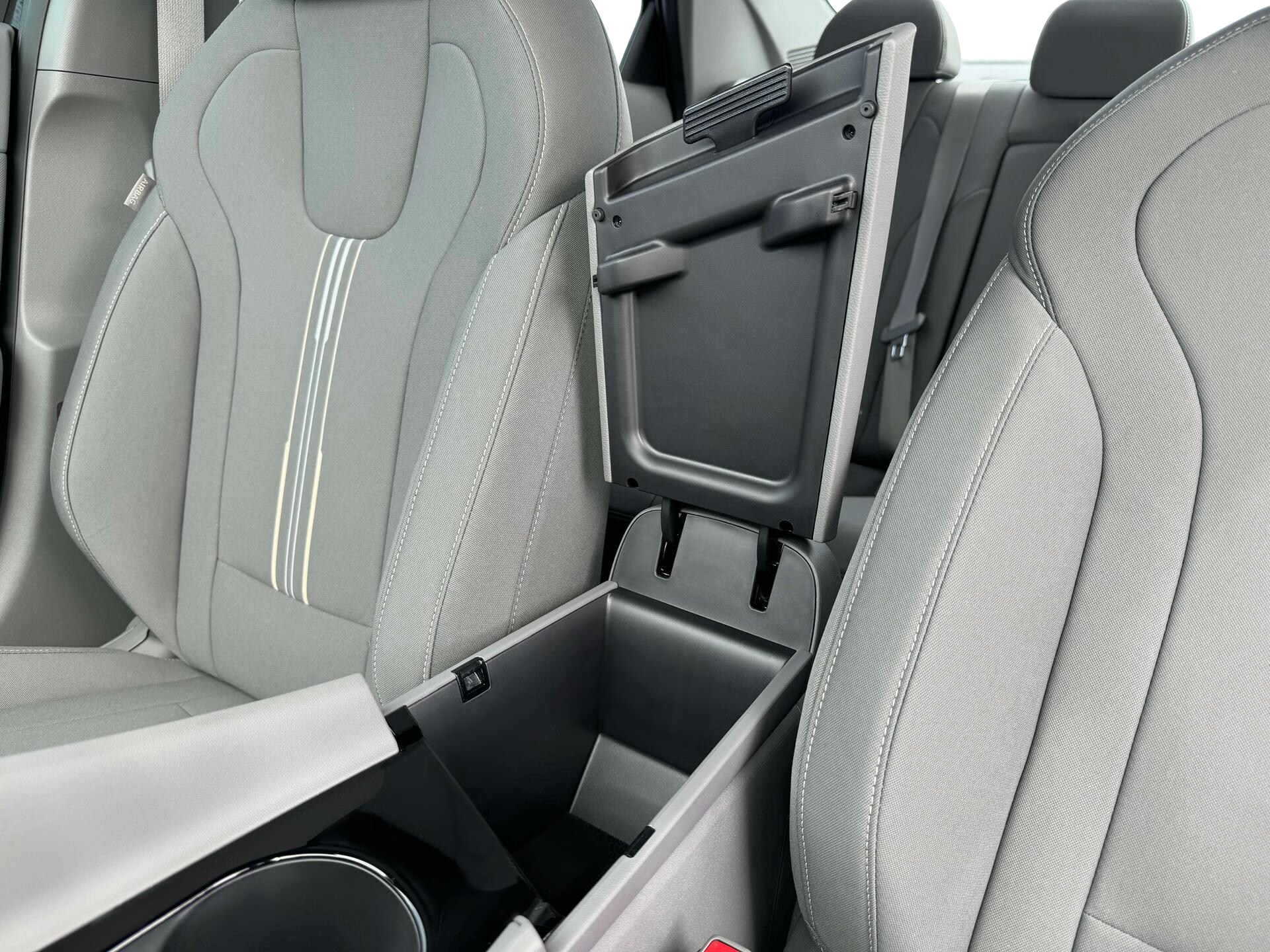2025 Hyundai Elantra SEL - Photo 18