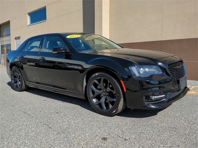 2022 Chrysler 300 Touring L photo 2