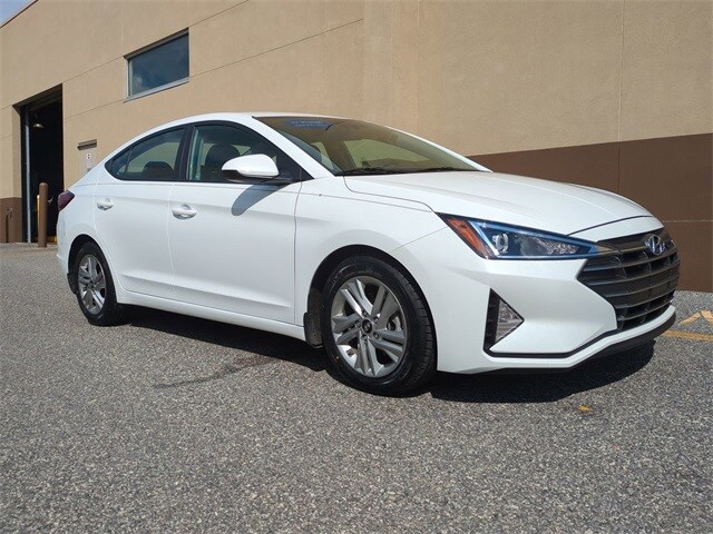 2020 Hyundai Elantra SEL photo 2