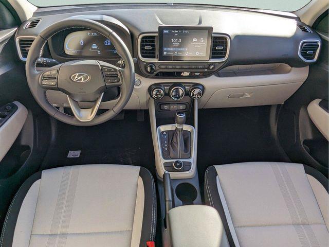 2025 Hyundai Venue SEL - Photo 11