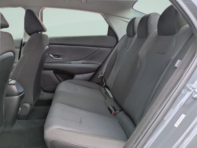 2025 Hyundai Elantra SE - Photo 10