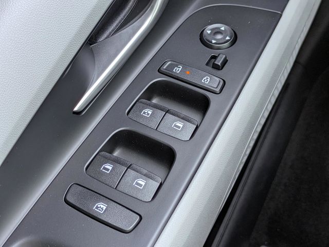 2025 Hyundai Elantra Limited - Photo 25