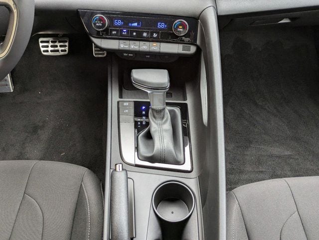 2025 Hyundai Elantra SEL - Photo 19