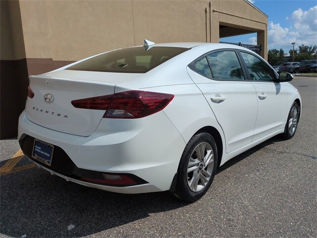 2020 Hyundai Elantra SEL photo 4